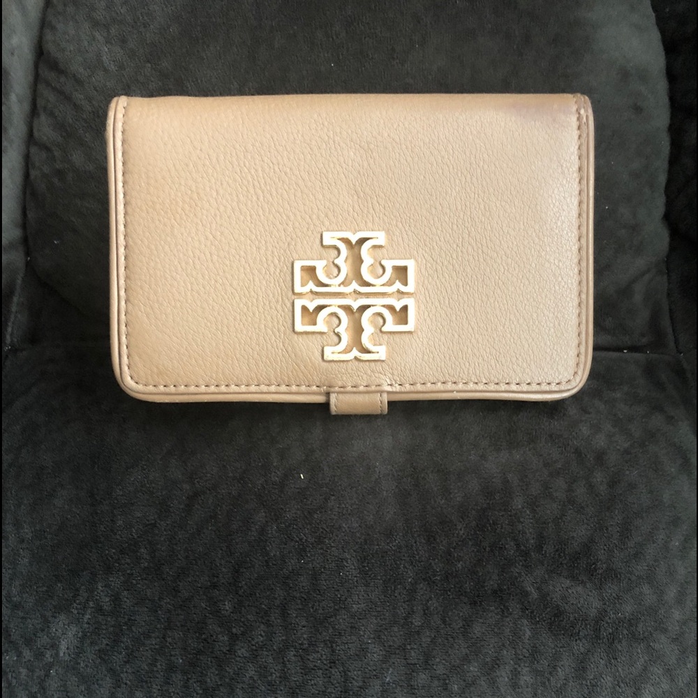 Tory Burch wallet.